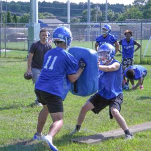 A wide receiver in a blocking drill. Photo by Christian Uva